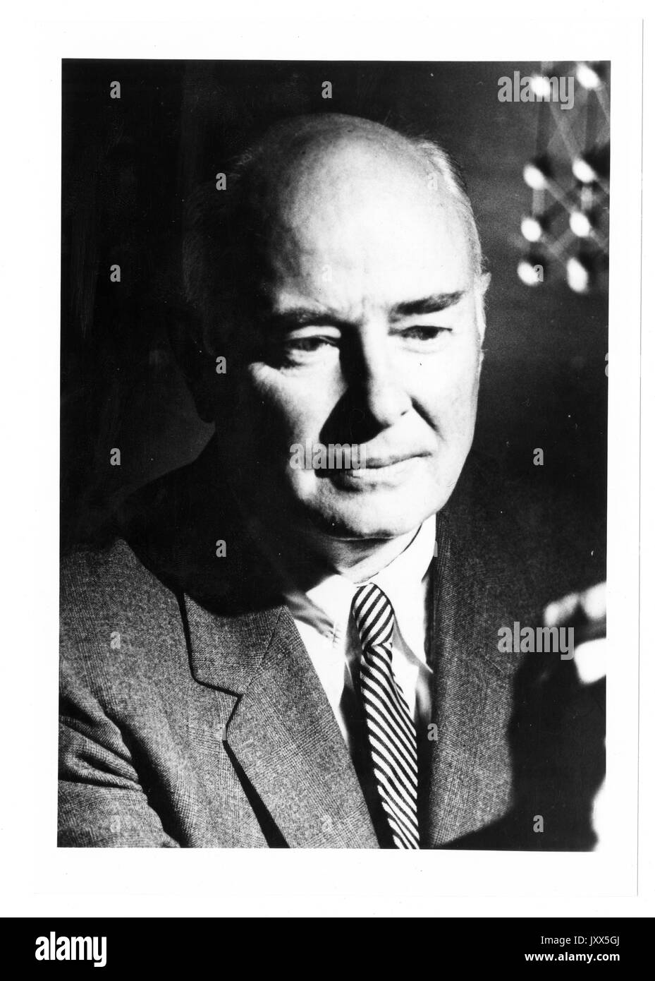 Donald Hatch Andrews, Ritratto fotografico, seduto, torace su, pieno viso, 1960. Foto Stock