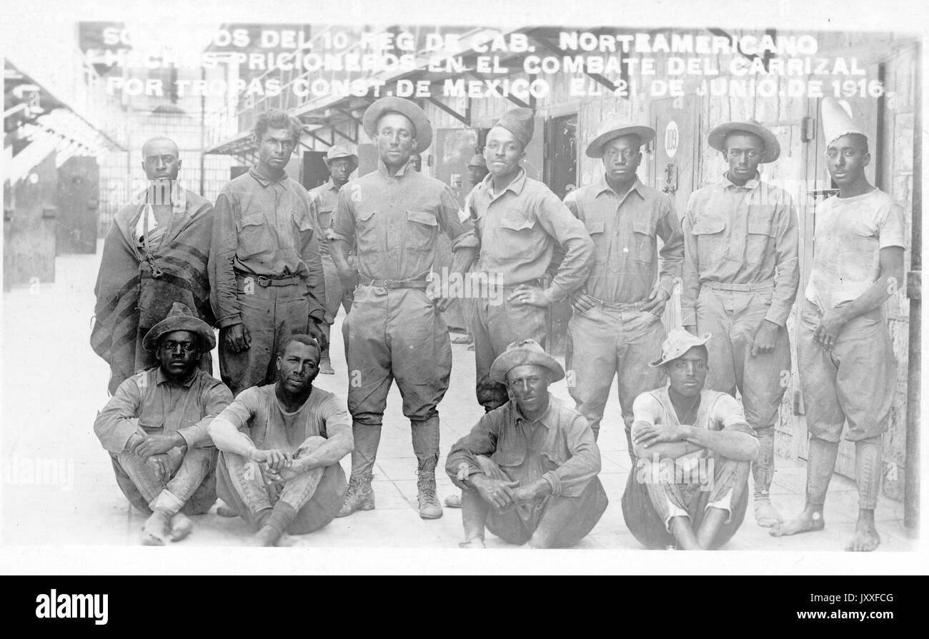 Soldati afroamericani e bianchi che fanno parte di una truppe di combattimento degli Stati Uniti che posano per una foto il giorno della battaglia di Carrizal in Messico, durante la rivoluzione messicana, Messico, 21 giugno 1916. Foto Stock