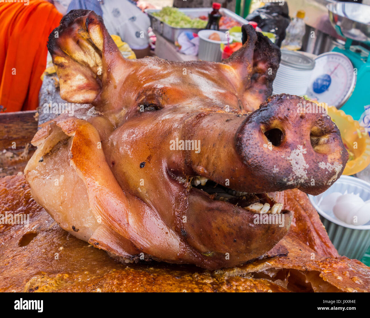 Testa è tutto ciò che rimane da maiale arrosto in Cuenca, Ecuador Foto Stock