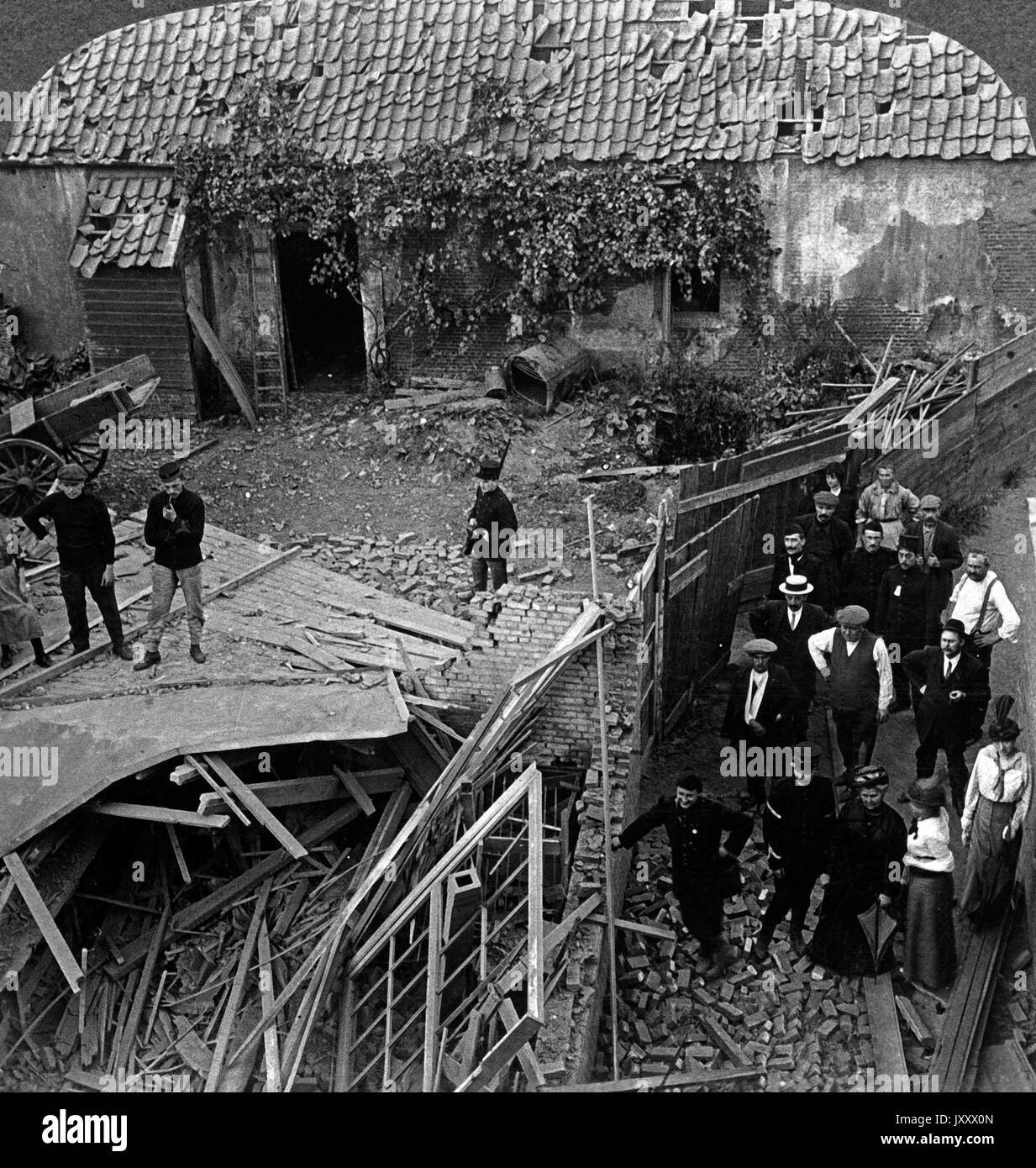 Durch deutsche Bomben zerstörte Häuser in Antwerpen, Belgien, 2. Settembre 1914. Relitto di Anversa case dal tedesco bombe sganciate il 2 settembre 1914, Belgio. Foto Stock