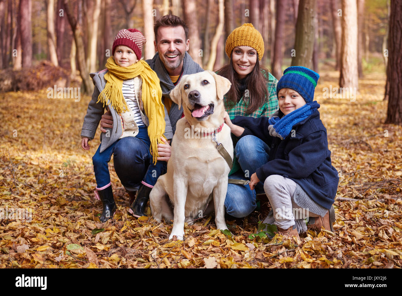 Ritratto di famiglia felice durante l'autunno Foto Stock