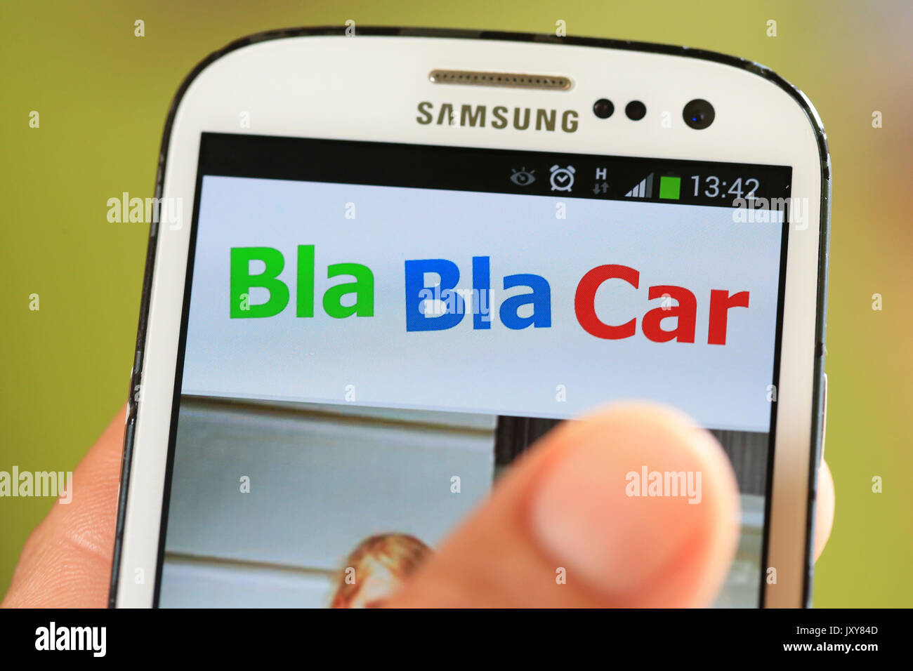 BlaBlaCar App su uno smartphone, a lunga distanza di carpooling servizio di collegamento dei driver con i posti vuoti per le persone che viaggiano nello stesso modo Foto Stock