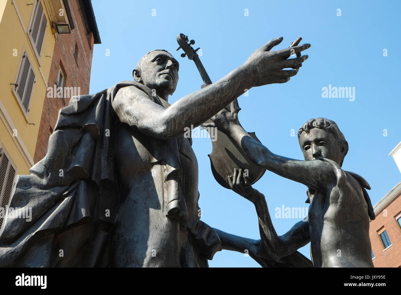 Italia: statua di Antonio Stradivari di Cremona, Lombardia, Pianura Padana Foto Stock