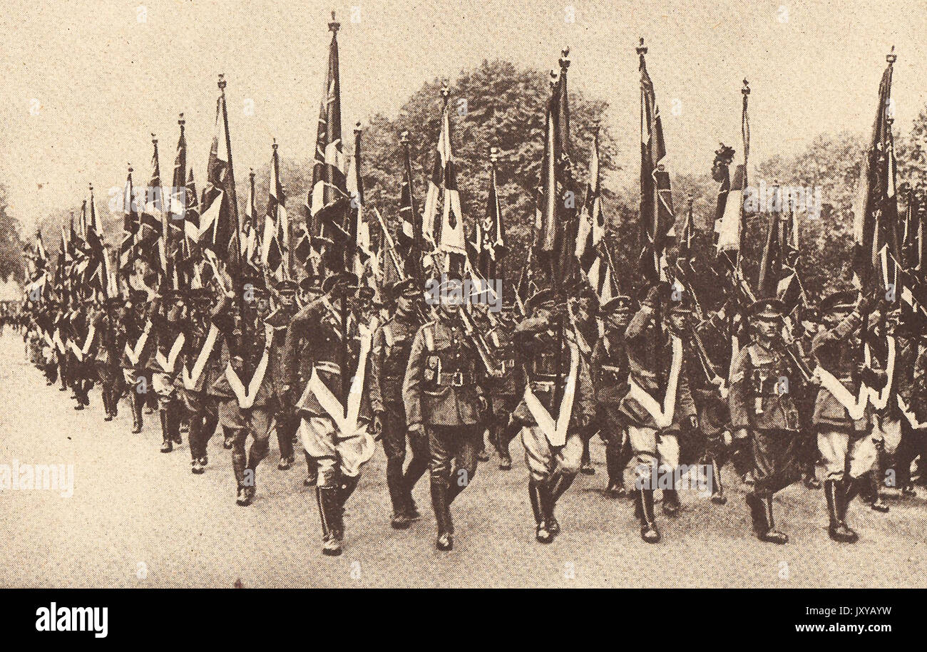 1919 - Dopo la prima guerra mondiale i colori del reggimento imperiale (servizio imperiale truppe) marzo una vittoria parade Foto Stock