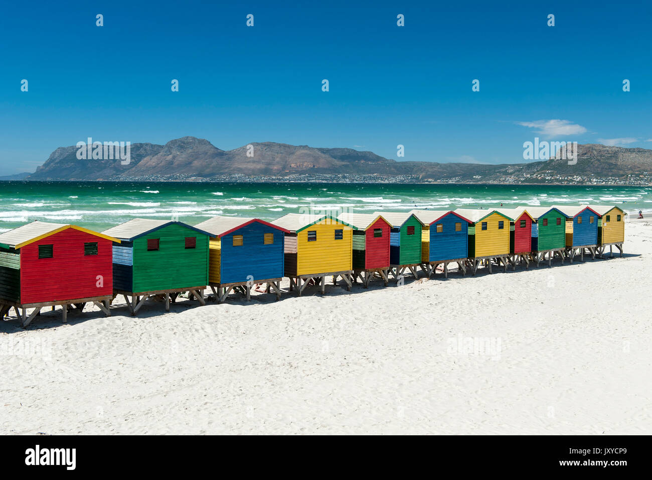 Muizenberg case sulla spiaggia, Cape Town, Sud Africa. Foto Stock