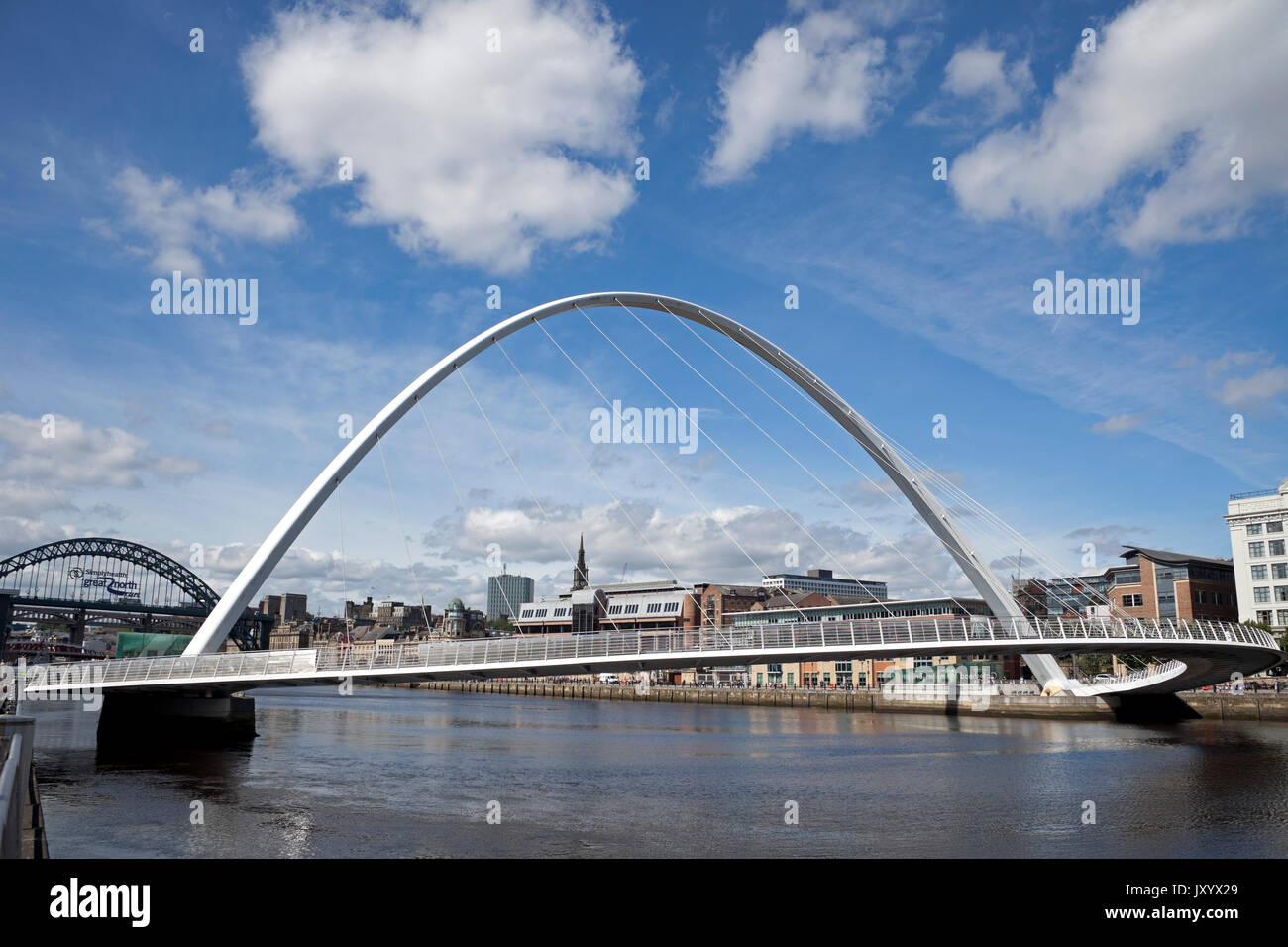 Gateshead Millennium Bridge, a nord-est, England, Regno Unito Foto Stock