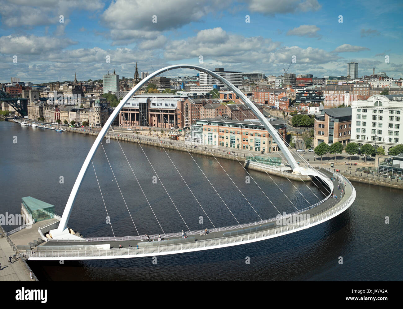 Gateshead Millennium Bridge, Newcastle, a nord-est, England, Regno Unito Foto Stock
