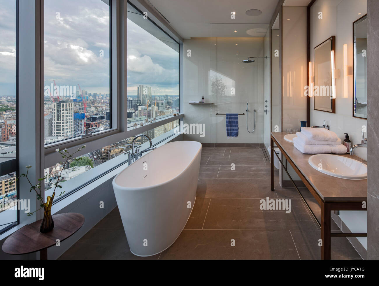 Bagno. Il canaletto Appartamenti Penthouse, Londra, Regno Unito. Architetto: UNStudio, 2017. Foto Stock