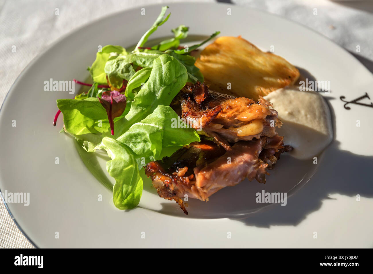 Fagiano arrosto su piastra Foto Stock