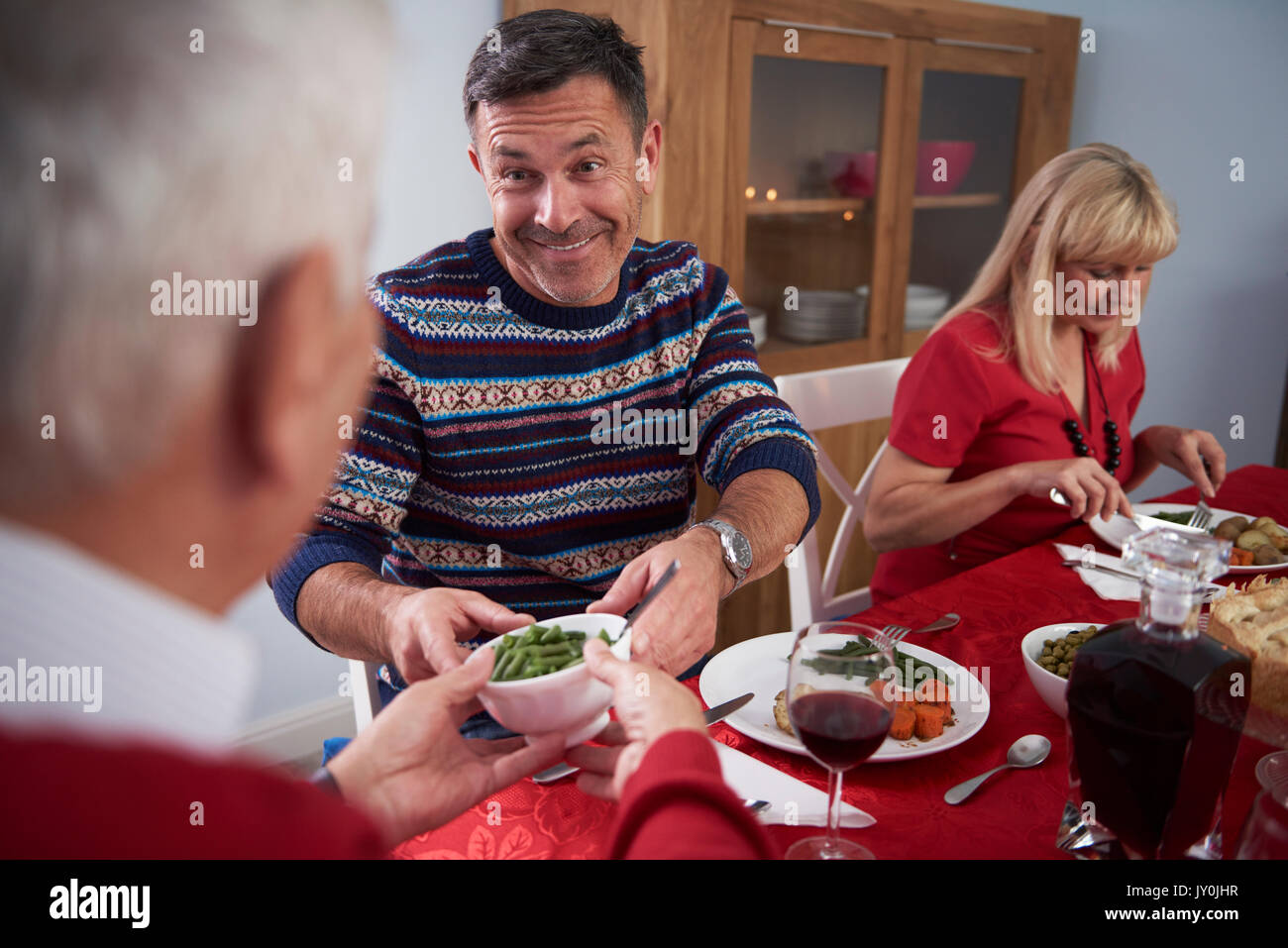 Aiuto reciproco alla vigilia di Natale Foto Stock