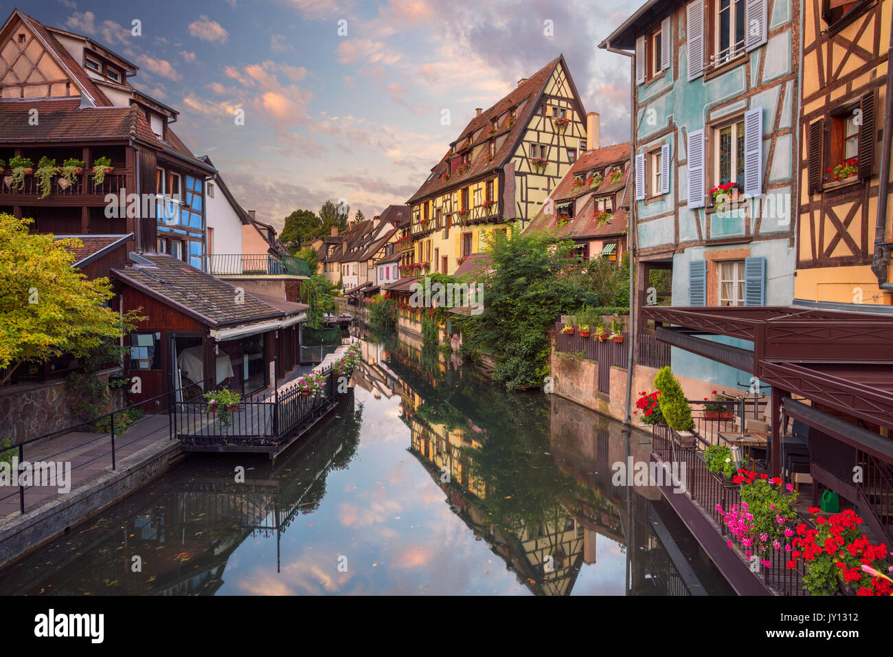 Città di Colmar. Immagine di paesaggio urbano del centro di Colmar, Francia durante il sunrise. Foto Stock