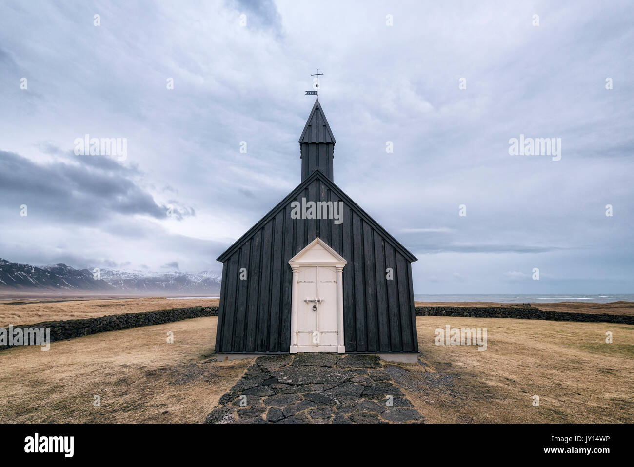 Chiesa remoto, Hellissandur, Snaellsnes penisola, Islanda Foto Stock