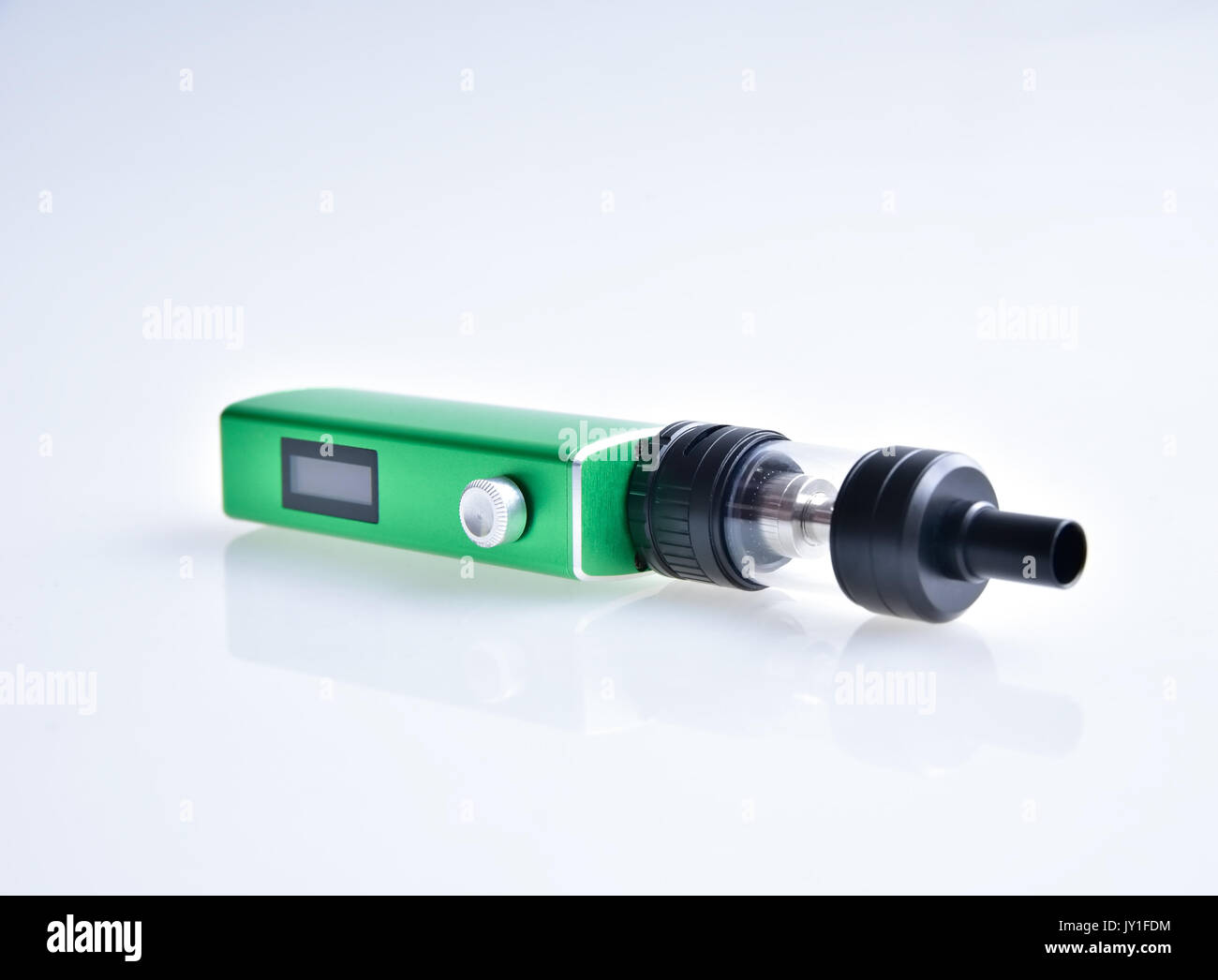 Simple green box mod isolato su bianco Foto Stock