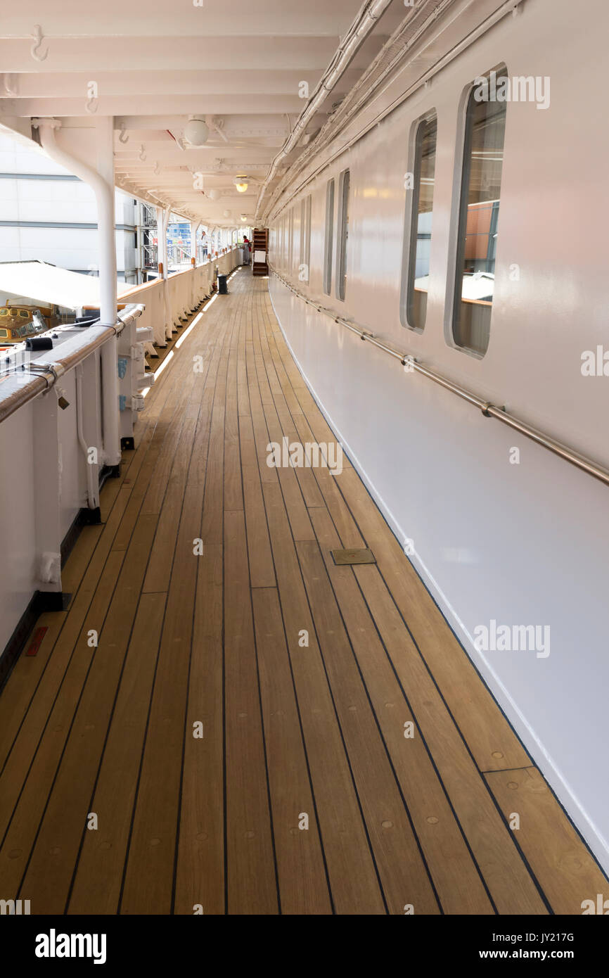 Il Royal Yacht Britannia e l'Ocean Terminal, Leith, Edimburgo, Scozia, Regno Unito Foto Stock