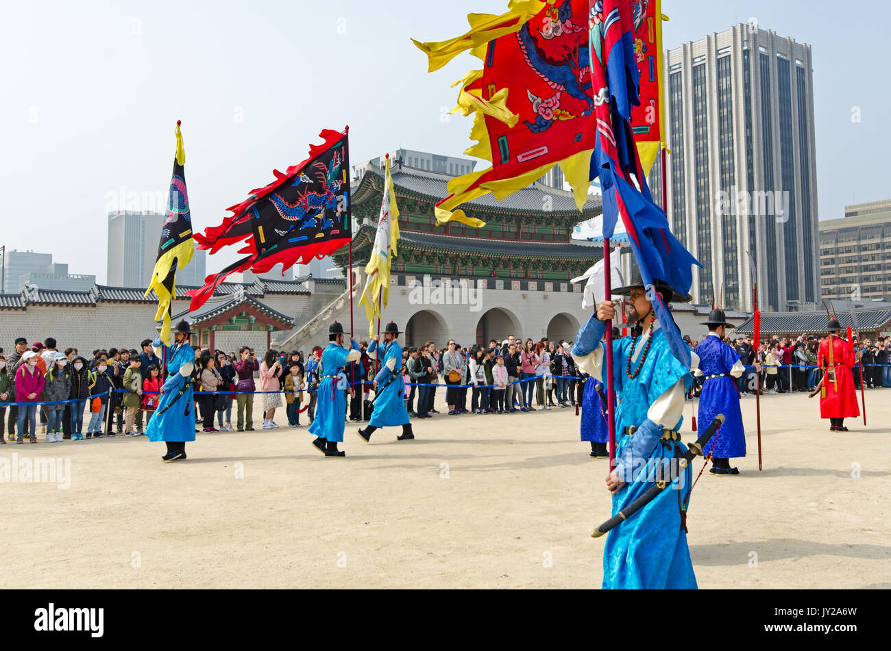 Seoul, Corea del Sud - 07 Aprile 2017: Il Royal Guard-Changing cerimonia Palazzo Gyeongbokgung. Il Royal Guard-Changing cerimonia è una grande opportunità Foto Stock