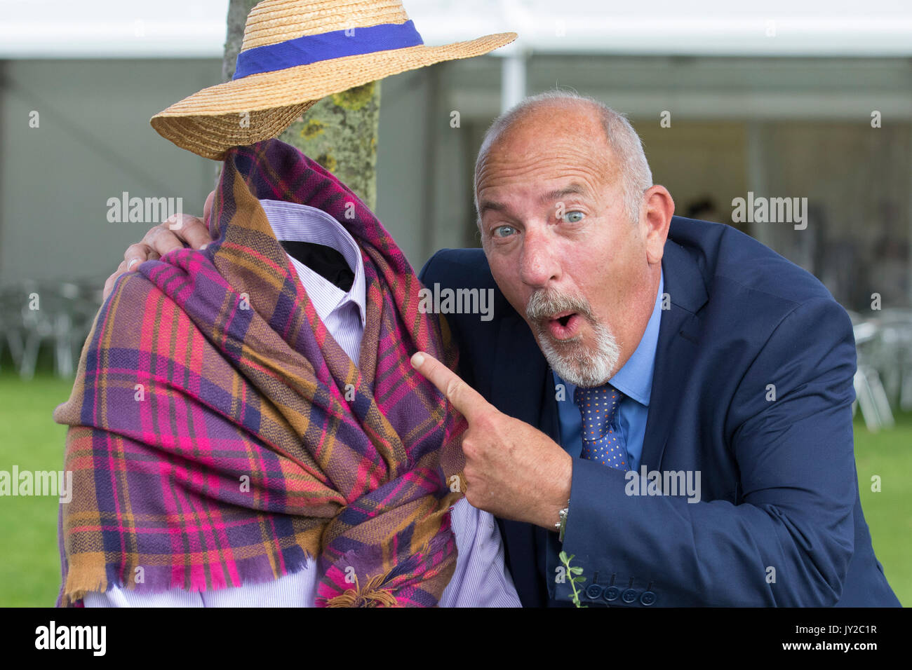 Paolo Crone, al giorno di apertura a Southport Flower Show come espositori, giardino designer e mostre floreali accogliere l'arrivo fino a 80.000 visitatori previsti per partecipare a questa famosa manifestazione annuale. Foto Stock