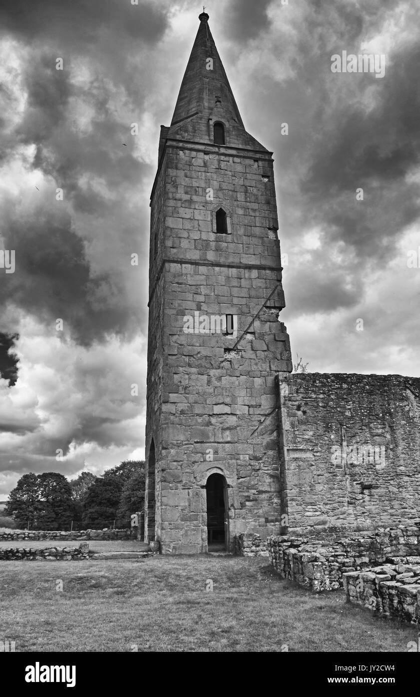 Restenneth Priory rovine, da Forfar, Angus, Scozia (bianco e nero) Foto Stock