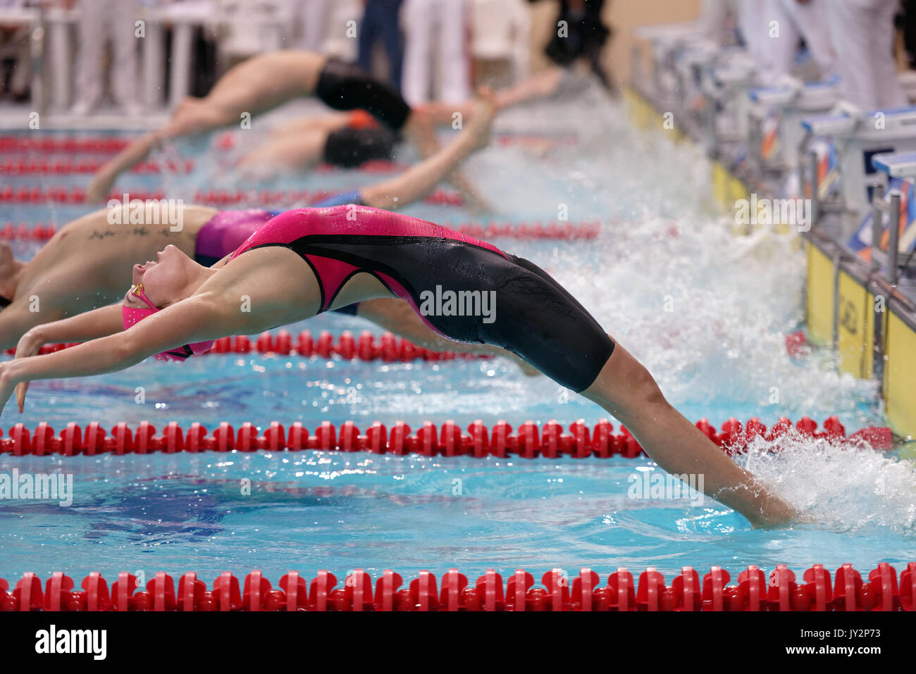 San Pietroburgo, Russia - 17 dicembre 2016: Inizio del miscelato un medley di brani di genere il relè 4 x 50 m durante il X Vladimir Salnikov Cup. Atleti provenienti da 6 paesi parte Foto Stock