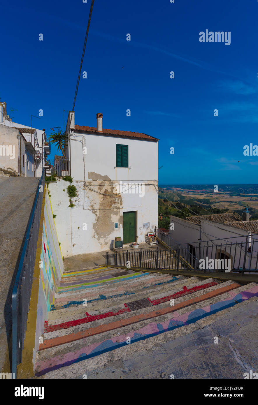 Pisticci (Matera, Italia) - Una città bianca sulle colline badlands, in provincia di Matera, Basilicata, Italia meridionale Foto Stock