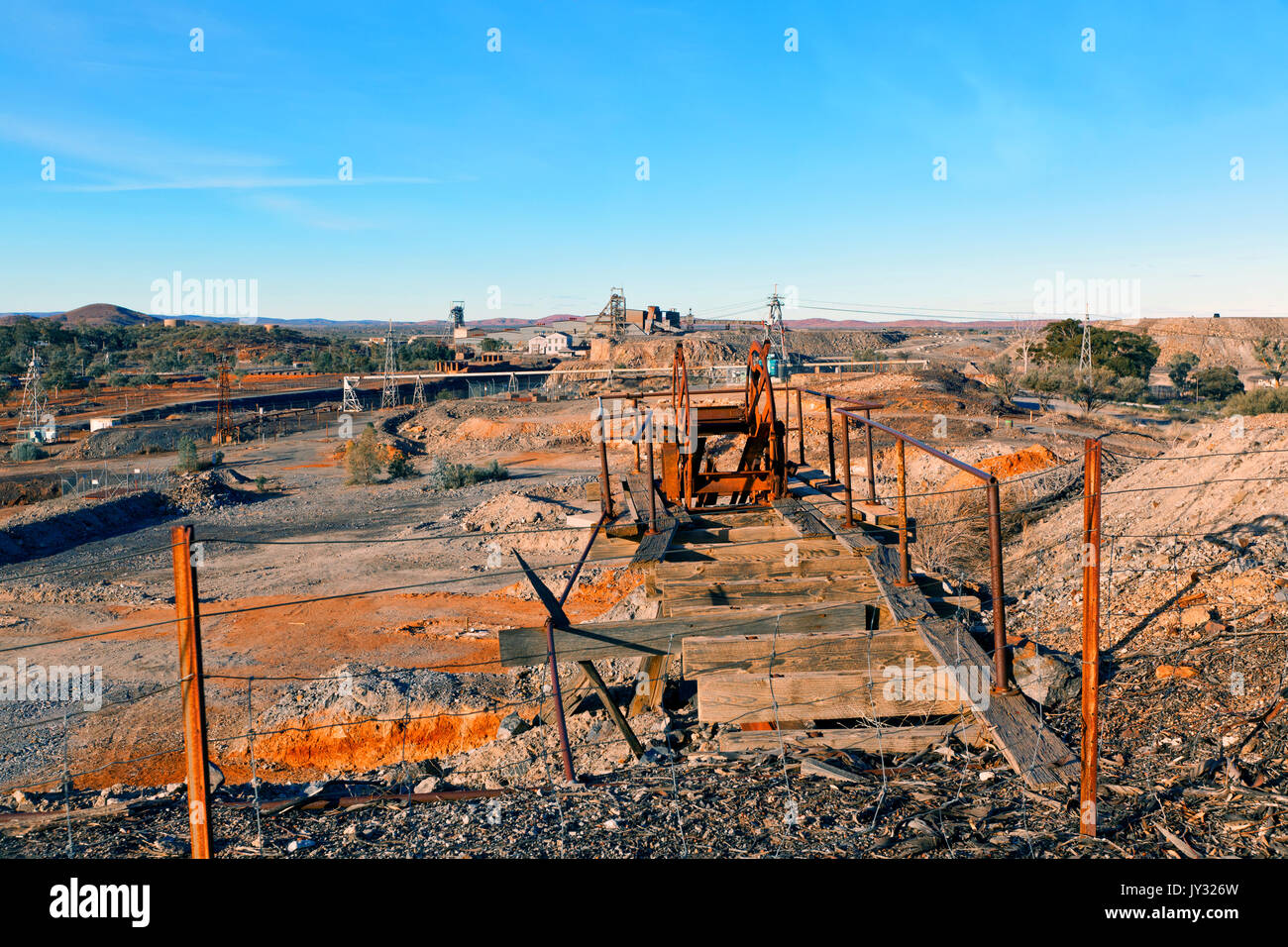 Il vecchio Browne di albero che è stata di proprietà della miniera di giunzione in Broken Hill. Uno dei più piccoli alberi e finalmente è stato chiuso nel 1972. Foto Stock