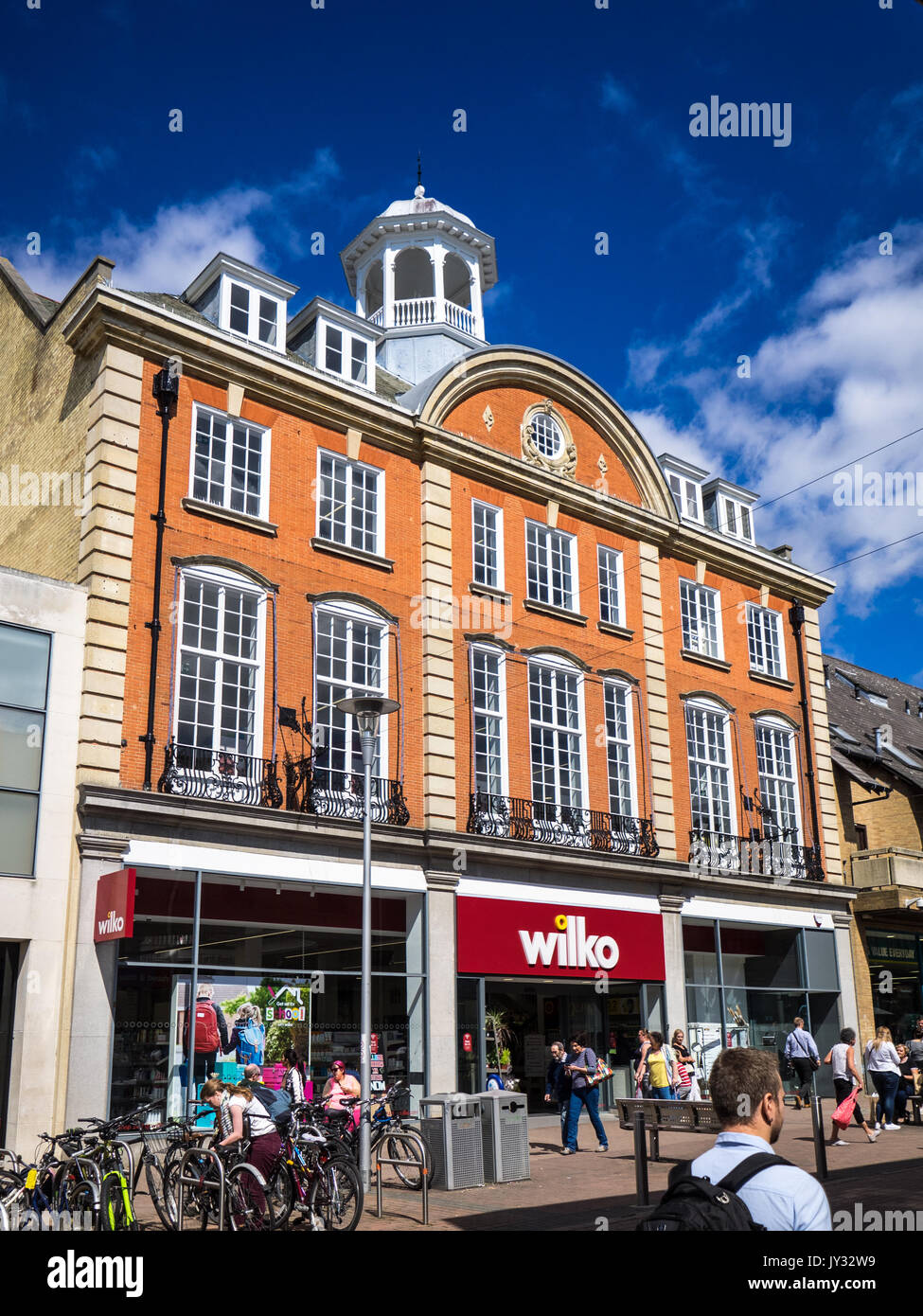 Negozio di Wilko Cambridge - Il negozio Wilko di Fitzroy Street Cambridge. Originariamente Laurie e McConnel's general store, costruito 1903 con tetto bandstand. Foto Stock