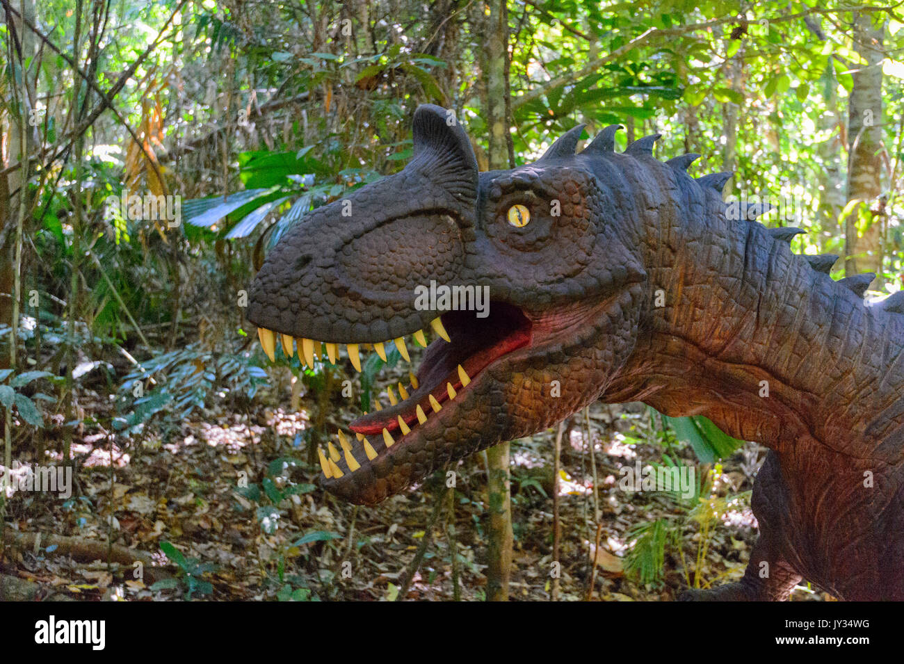 Cryolophosaurus ellioti (Theropod) nel Giurassico foresta, Daintree Discovery Centre, QLD, Queensland, Australia Foto Stock