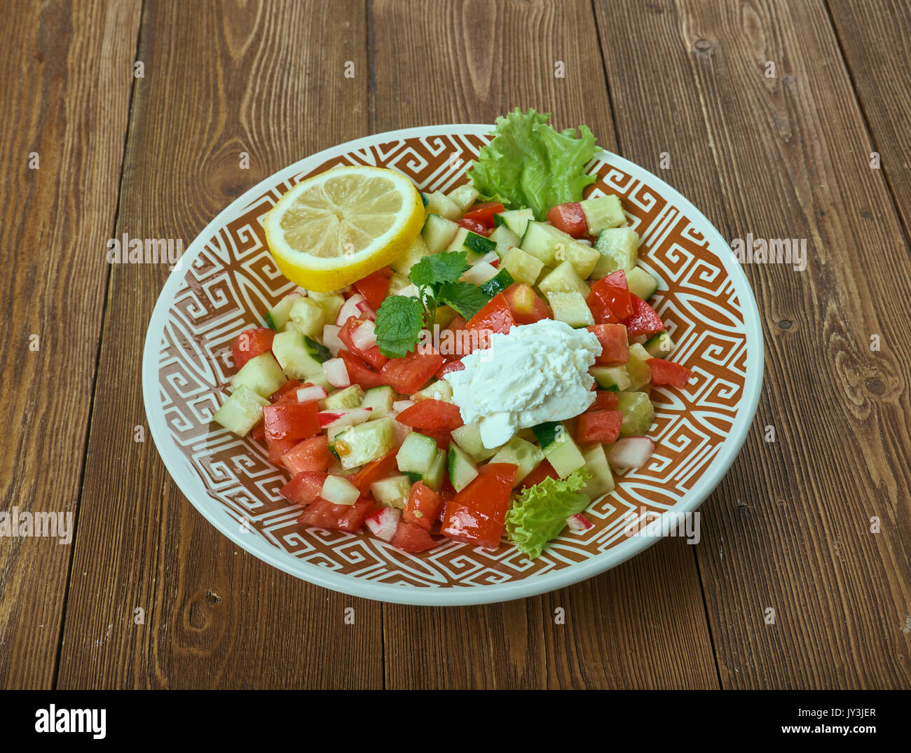 Choban salatasi - Pastore, Insalata insalata turca costituita da finemente tritate i pomodori, i cetrioli, verde lungo i peperoni, la cipolla e il prezzemolo. Foto Stock