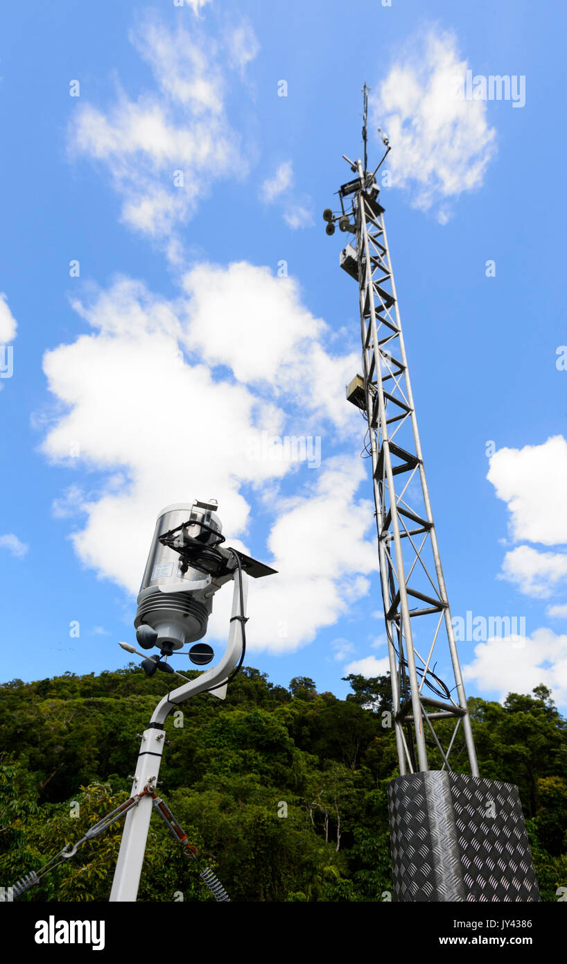 La strumentazione di monitoraggio utilizzati per le ricerche sul cambiamento climatico in ecosistemi Australiano, Daintree Discovery Centre, Queensland, QLD, Australia Foto Stock