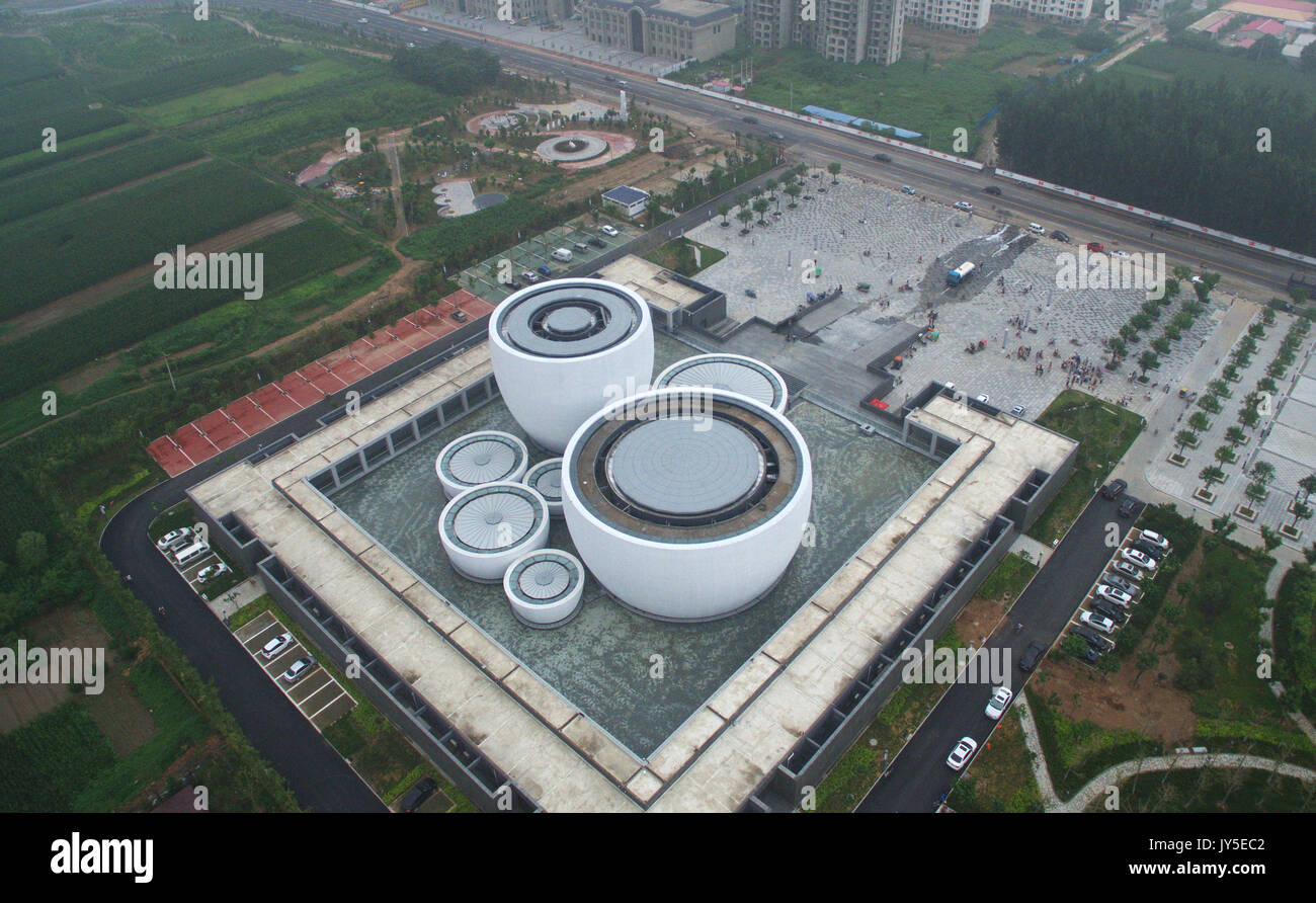 Shijiazhuang. 17 Ago, 2017. Foto scattata su agosto 17, 2017 mostra la scena esterna del recentemente inaugurato Xing forno Museum di Neiqiu County, a nord della Cina di nella provincia di Hebei. Xing forno era uno di porcellana di luoghi di produzione nella Cina antica. Credito: Yang Shiyao/Xinhua/Alamy Live News Foto Stock