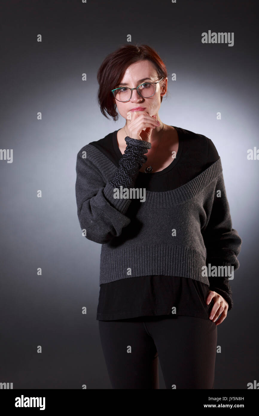 Edimburgo, Scozia il 18 agosto. Giorno 7 Edinburgh International Book Festival. Nella foto: Laurie Penny, femminista inglese columnist e l'autore. Pak@ Mera/Alamy Live News. Foto Stock