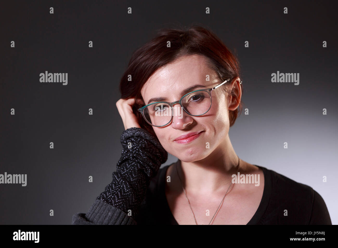 Edimburgo, Scozia il 18 agosto. Giorno 7 Edinburgh International Book Festival. Nella foto: Laurie Penny, femminista inglese columnist e l'autore. Pak@ Mera/Alamy Live News. Foto Stock