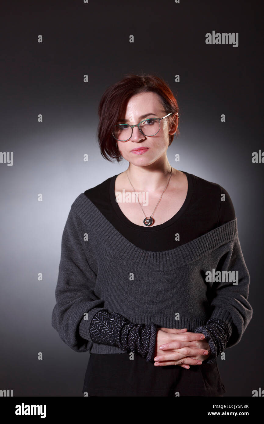 Edimburgo, Scozia il 18 agosto. Giorno 7 Edinburgh International Book Festival. Nella foto: Laurie Penny, femminista inglese columnist e l'autore. Pak@ Mera/Alamy Live News. Foto Stock