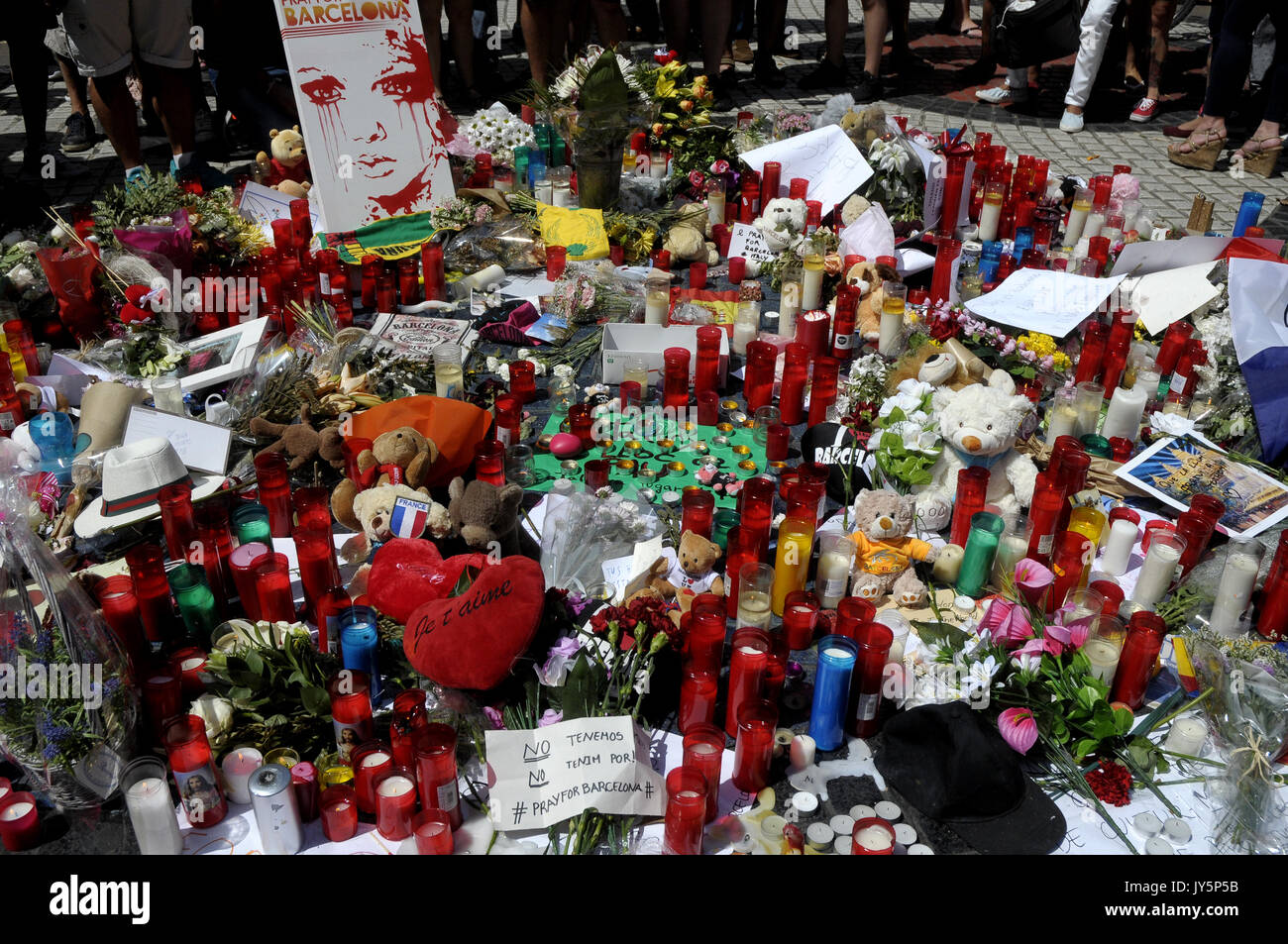 Las Ramblas, Barcelona, Spagna. Il 18 agosto 2017. Conseguenze sulle Ramblas il giorno dopo il terrorista atack in Barcellona. Credito: Rosmi Duaso/Vita Alamy News Foto Stock