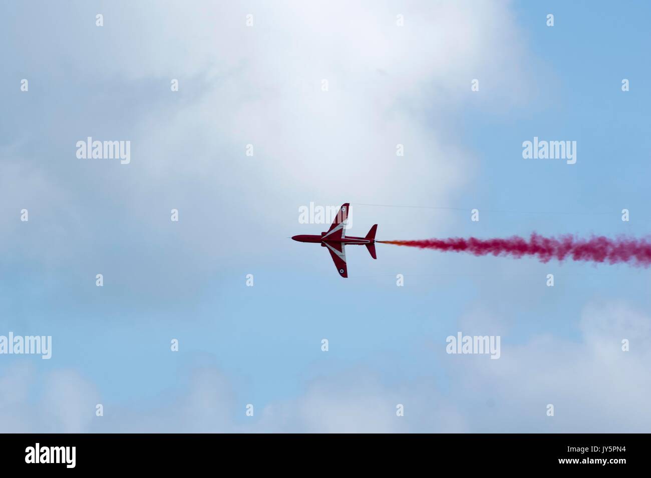 Eastbourne, Regno Unito. 18 Agosto, 2017. Le frecce rosse in esecuzione al Airbourne 2017 Credit: Andrew Shawcross/Alamy Live News Foto Stock