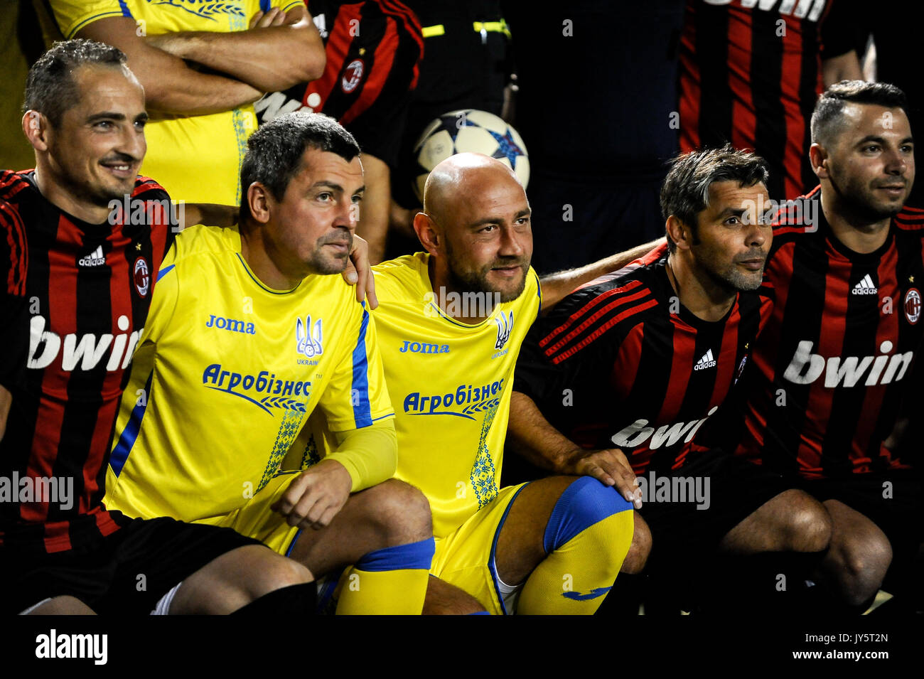 Toronto, Canada. 18 Agosto, 2017. I giocatori durante la partita di calcio tra i veterani ucraino Football Team Nazionale vs il calcio canadese veterani team nazionale a Centennial Park Stadium di Toronto, Canada. Credito: Anatoliy Cherkasov/Alamy Live News Foto Stock