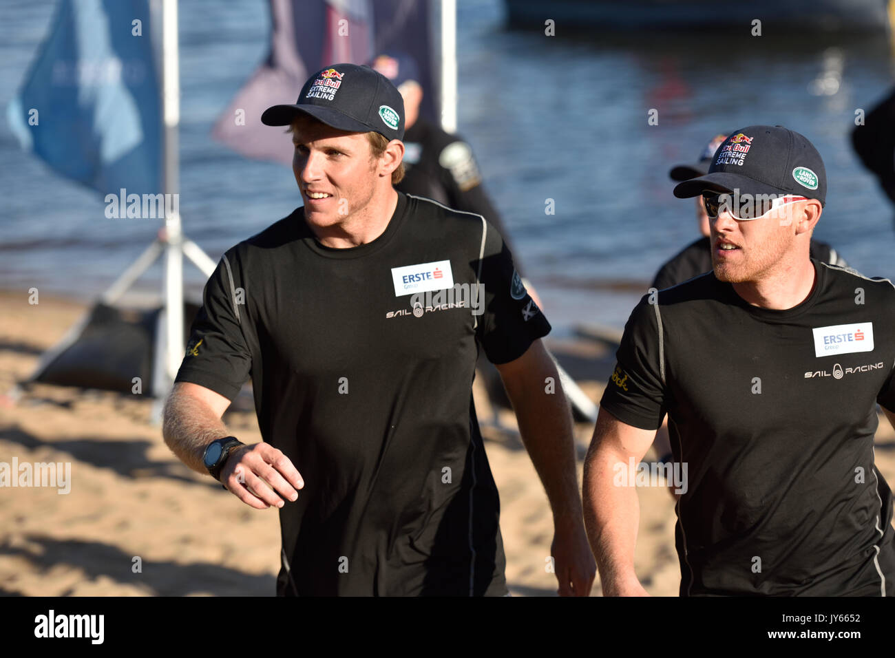 San Pietroburgo, Russia - Agosto 21, 2015: Stewart Dodson della Nuova Zelanda (sinistra) e Shaun Mason del Regno Unito dalla Red Bull Sailing Team di Aus Foto Stock