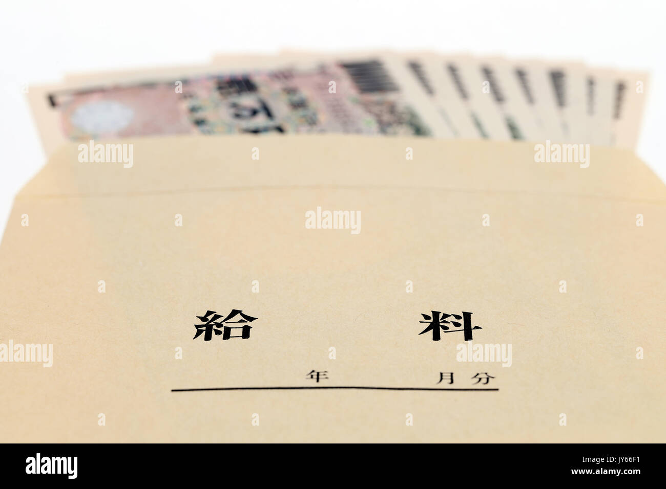 Denaro giapponese di stipendio busta su sfondo bianco Foto Stock