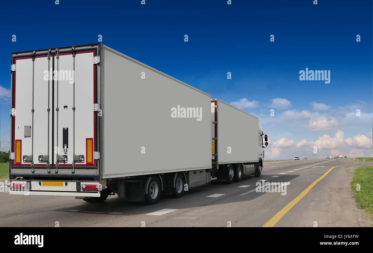 Contenitore sul grande autostrada. trasportare carichi Foto Stock