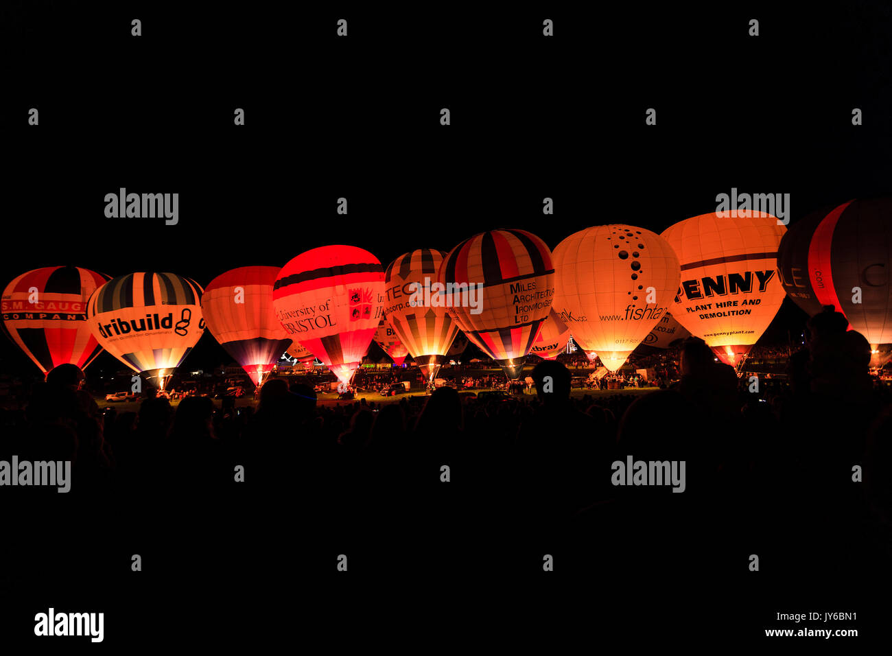 Una vista della notte candelette a Bristol Balloon Fiesta 2017 a Ashton Court, Bristol. Foto Stock