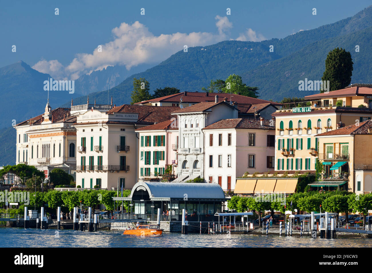 Vista del lungomare di Bellagio sul Lago di Como, Lombardia, Italia. Foto Stock