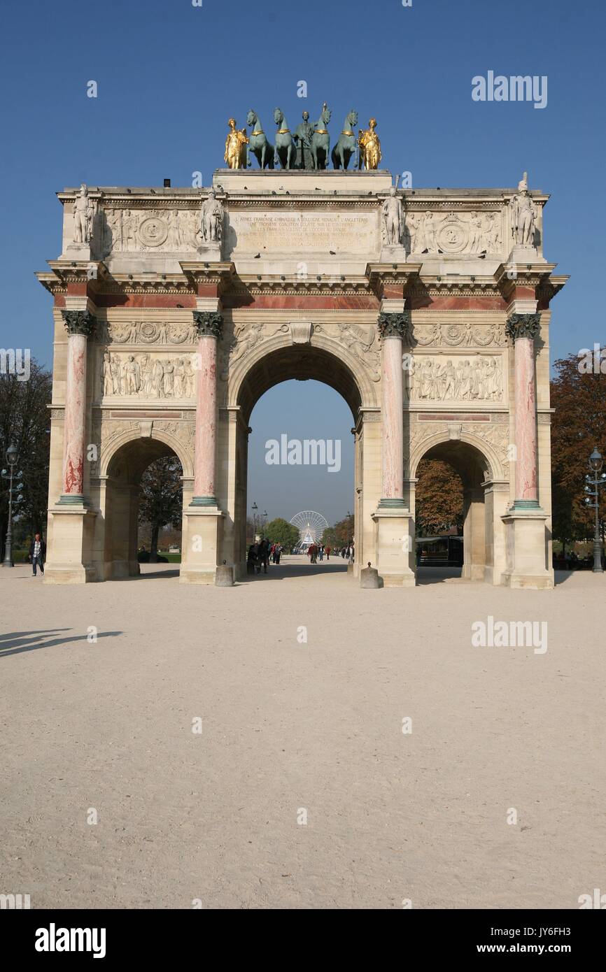 Arc de triomphe du Carrousel, Jardin des Tuileries, Parigi, 1er arrondissement. Construit par Charles Percier et Pierre Fontaine en 1809 à la demande de Napoléon pour célébrer la victoire d'Austerlitz. Foto Gilles Targat Foto Stock