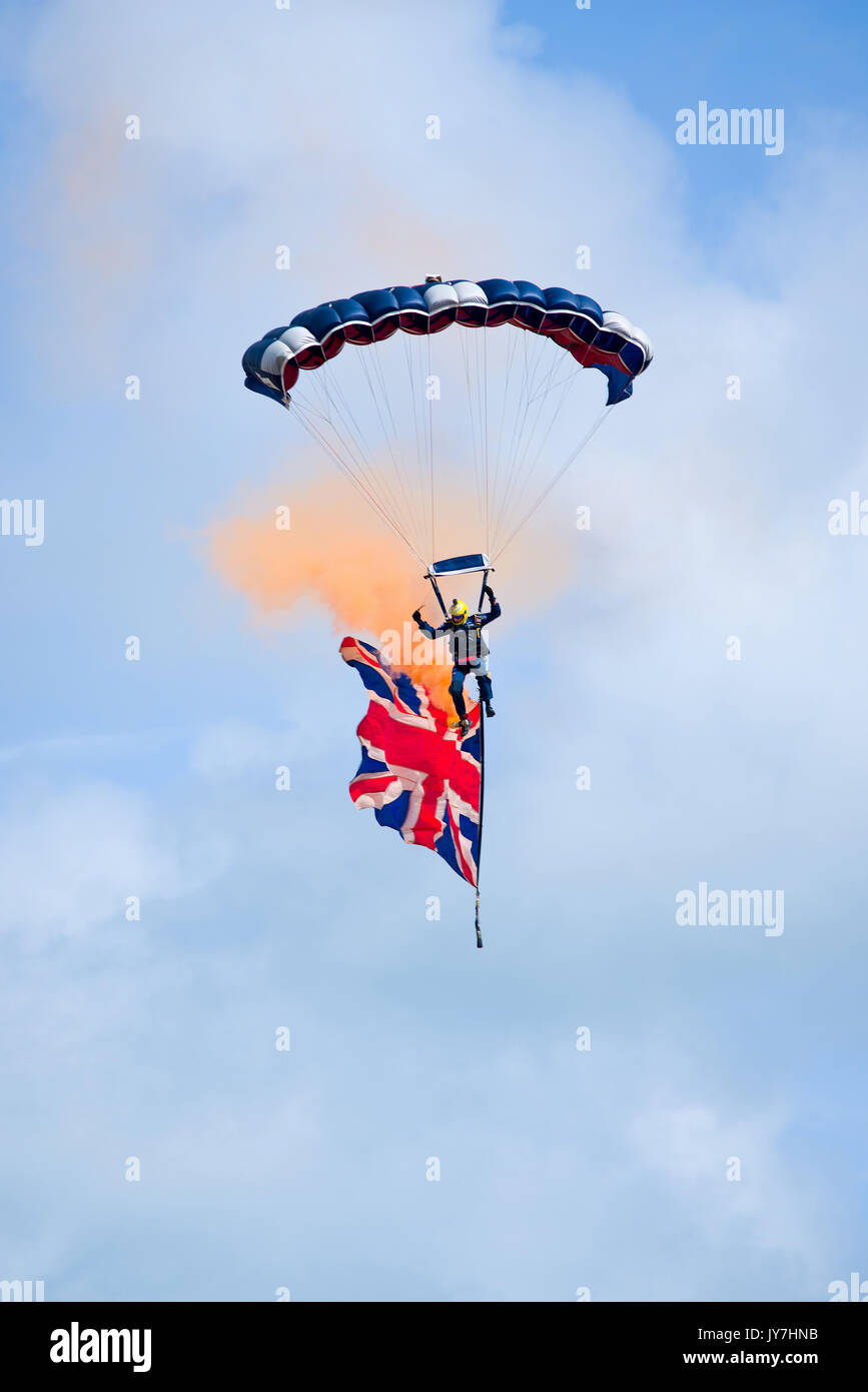 A Parchuting Airbourne 2017 a Eastbourne, England, Regno Unito Foto Stock