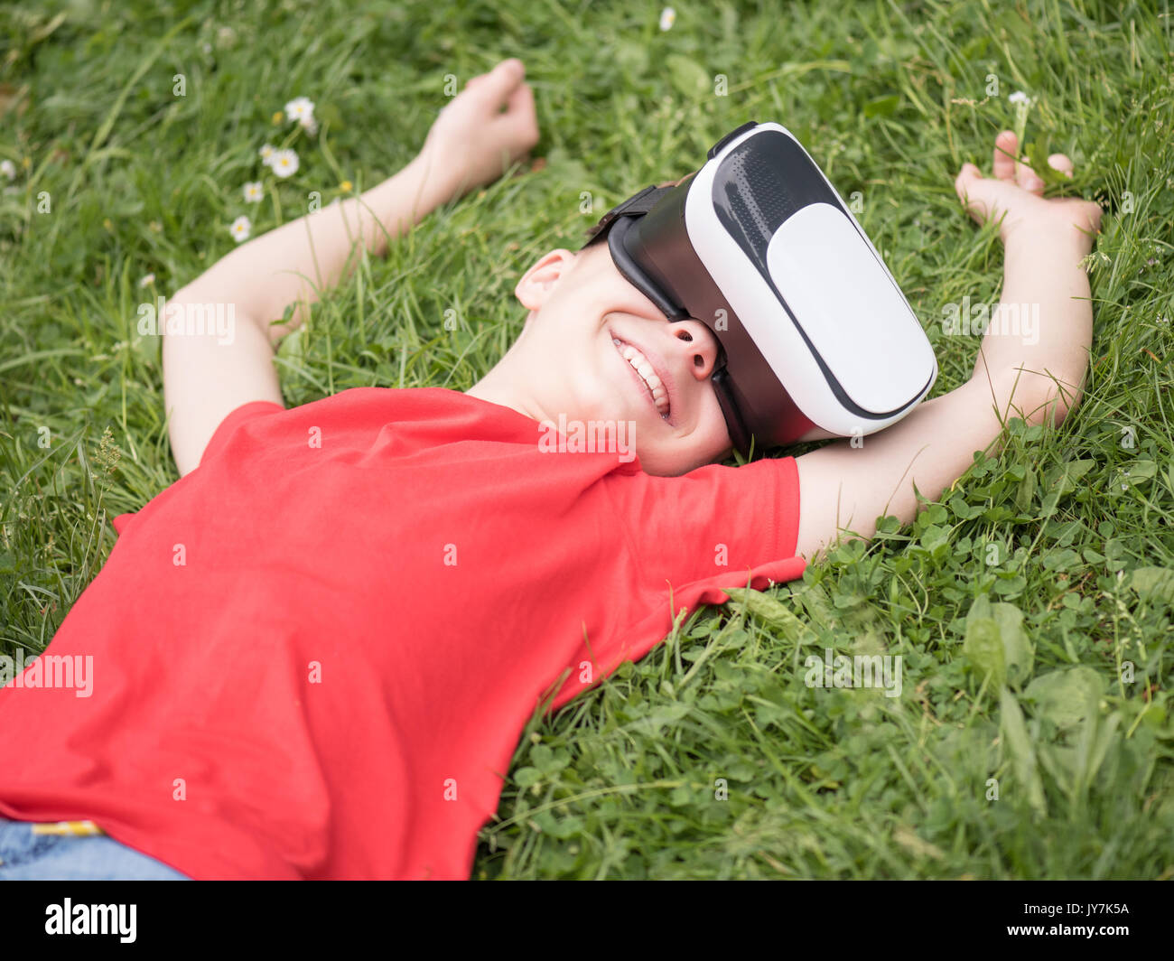 Teen boy con occhiali VR Foto Stock