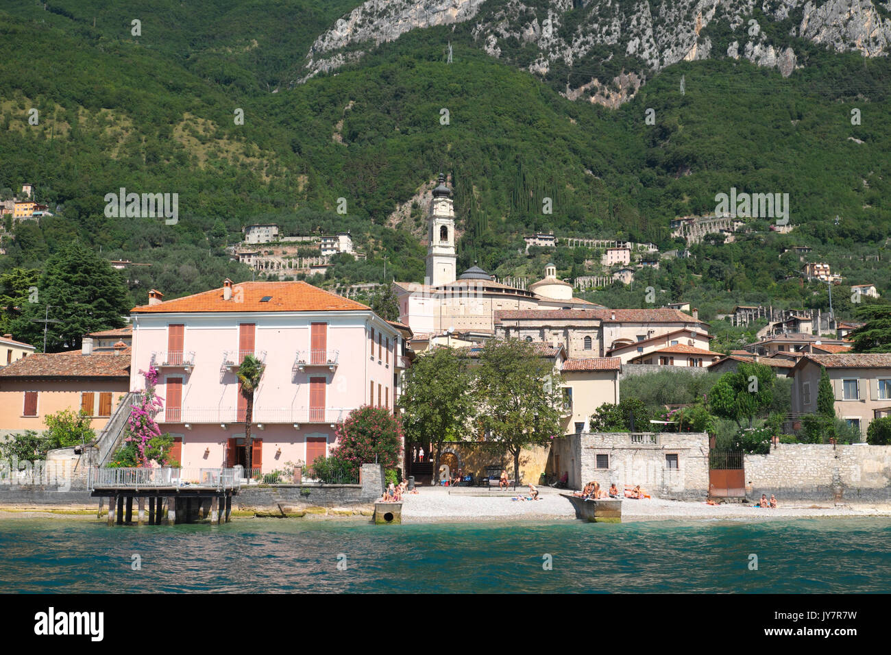 Il comune di Gargnano Lago di Garda, Italia città sulle rive del lago di Garda Foto Stock