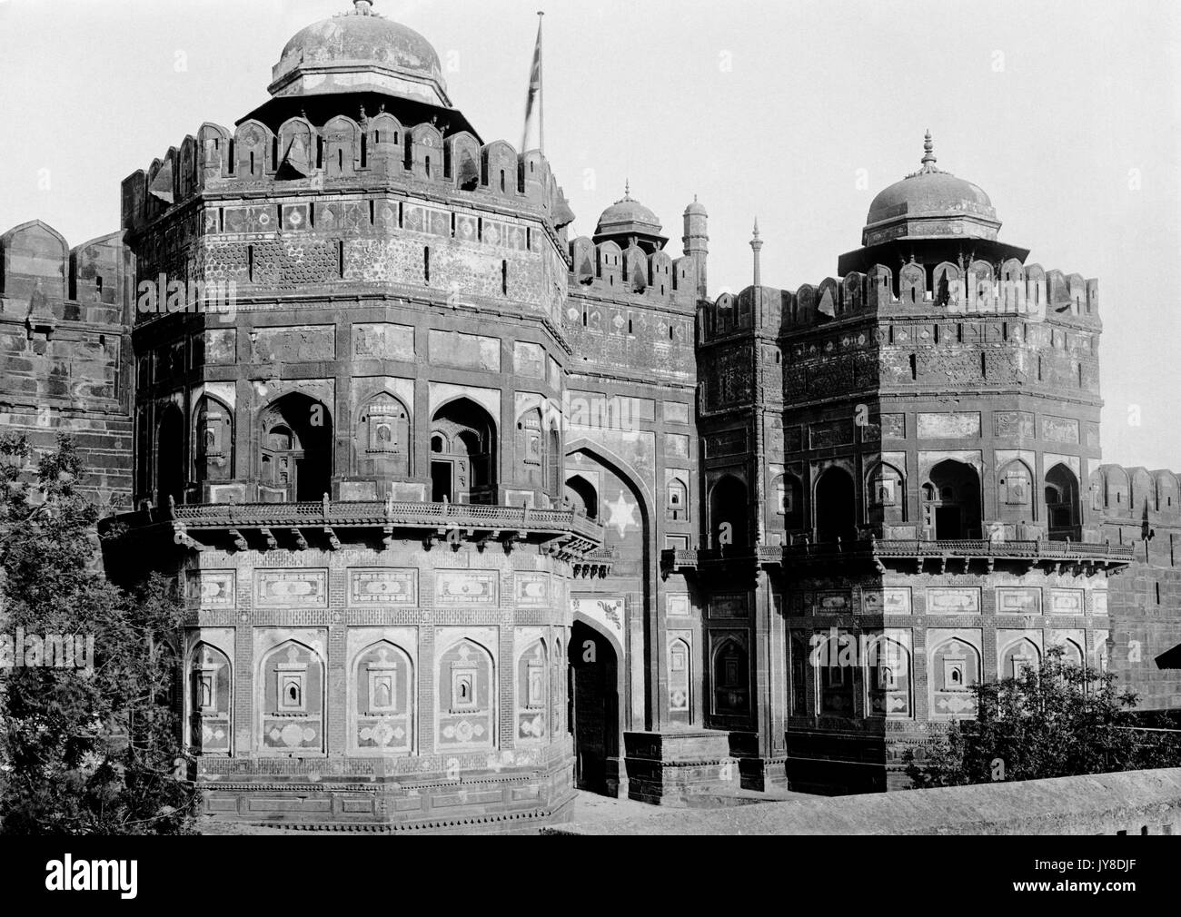 AJAXNETPHOTO. 2a gennaio, 1922. AGRA, INDIA. - AGRA FORT GATEWAY O IL HATI POL. Foto:T.J.SPOONER COLL/AJAX VINTAGE PICTURE LIBRARY REF; 19220201 1019 Foto Stock