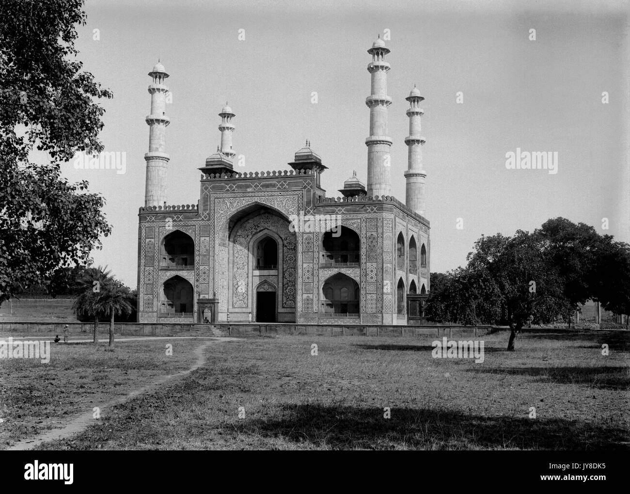 AJAXNETPHOTO. 2a gennaio, 1922. AGRA, INDIA. - SECANDRA, distretto di Agra, gateway dell'Imperatore Akbar la tomba. Foto:T.J.SPOONER COLL/AJAX VINTAGE PICTURE LIBRARY REF; 19220201 1031 Foto Stock