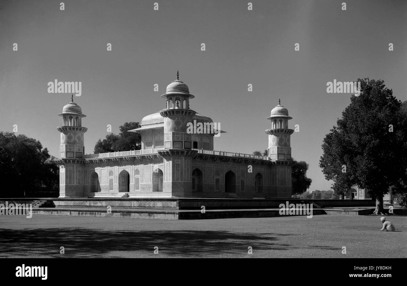 AJAXNETPHOTO. 2a gennaio, 1923. AGRA, INDIA. - La tomba di ITMAD-UD-DOWLAH. Foto:T.J.SPOONER COLL/AJAX VINTAGE PICTURE LIBRARY REF; 19220201 PL48 Foto Stock