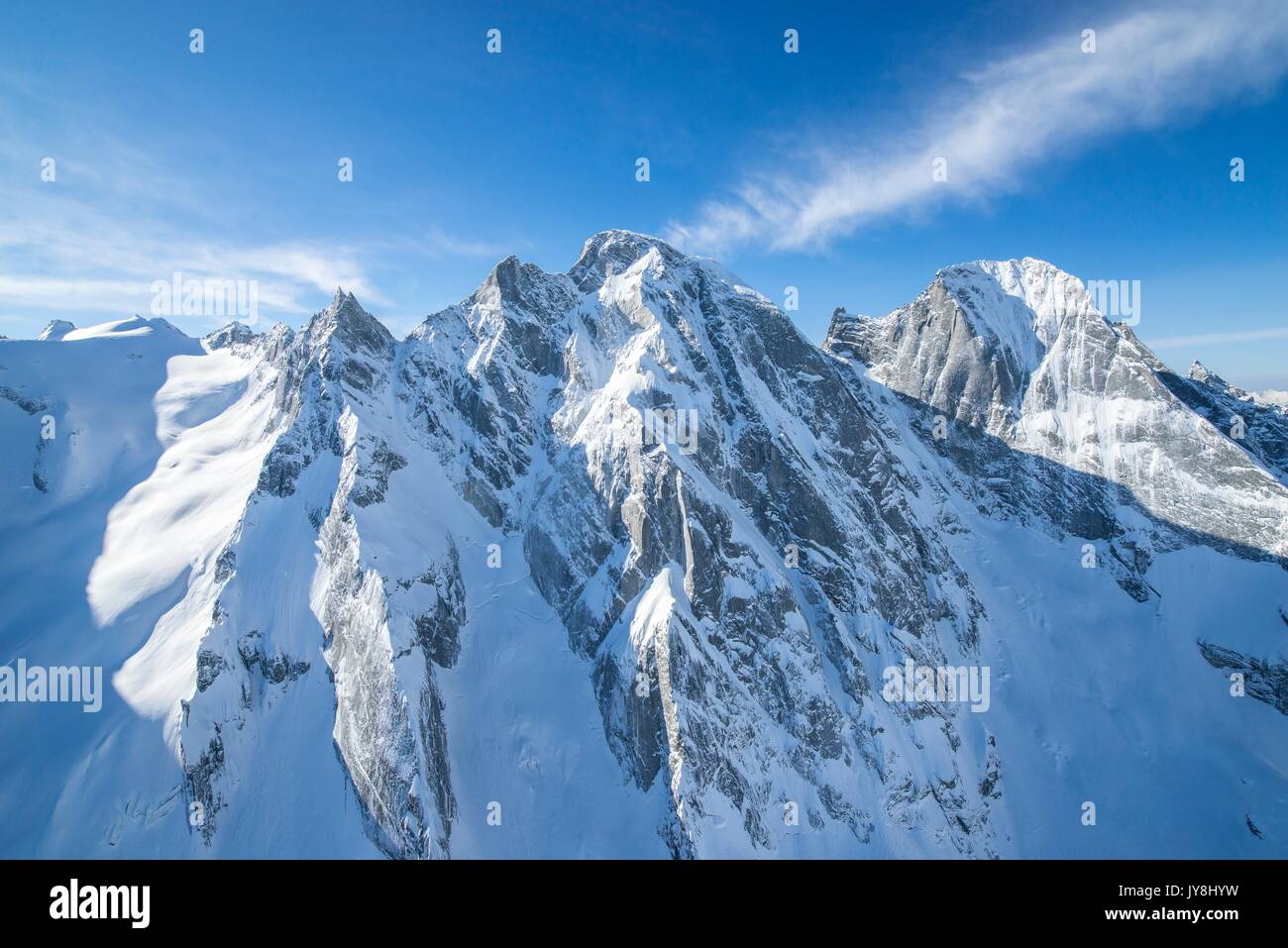 Pizzo Cengalo, Pizzo Badile e il ghiacciaio della Bondasca coperto di neve. Val Bondasca, Val Bregaglia, Canton Grigioni, Svizzera. Foto Stock