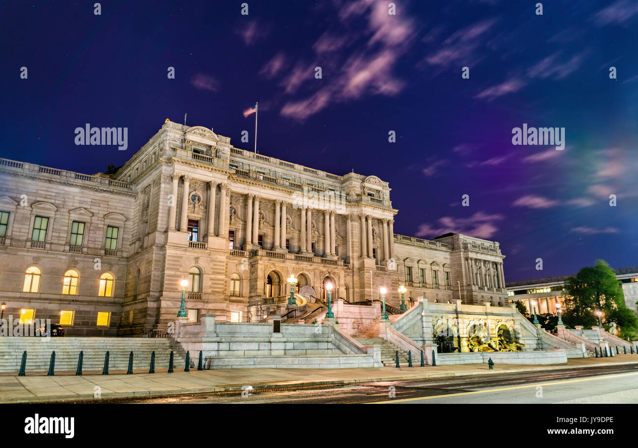 La biblioteca del palazzo del congresso di Washington DC di notte Foto Stock