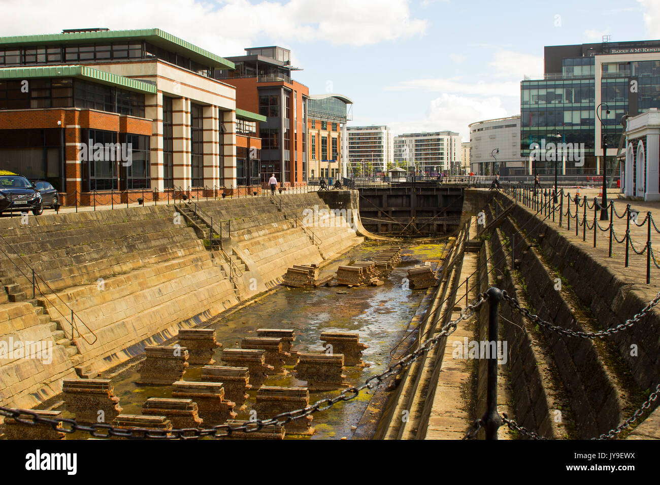 Il Clarendon storico bacino di carenaggio conca in Belfast Harbiour Estate a Donegall Quay Foto Stock